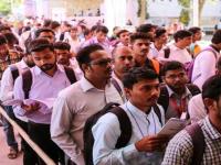 सरकारी नोकरीची क्रेझ! ८ वर्षात भारत सरकारकडे २२ कोटी अर्ज, पण नोकरी किती जणांना मिळाली? पाहा... - Marathi News | sarkari naukri 2022 central govt jobs vacancies lok sabha monsoon session | Latest national Photos at Lokmat.com