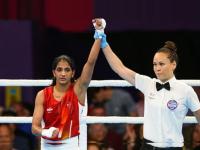 मुलीच्या ट्रेनिंगसाठी कर्ज काढलं, ३ वर्ष सुट्टी घेतली; आज त्याच पोरीनं सुवर्णपदक कमावलं! - Marathi News | cwg 2022 nitu ghangas wins gold for india with father sacrifice and practiced in field | Latest other-sports Photos at Lokmat.com