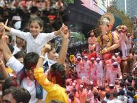 PHOTOS: लालबागची शान...गणेशोत्सवाचा अभिमान! डोळ्यांत साठवून ठेवावेत असे मुंबईतील विसर्जनाचे विलोभनीय क्षण... - Marathi News | mumbai ganesh visarjan 2022 in pics lalbaug cha raja kalachowki cha mahaganpati | Latest mumbai Photos at Lokmat.com
