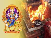 Navratri 2022: नवरात्रीत अष्टमीच्या दिवशी अजिबात करू नका 'या' ८ चूका, नाहीतर होईल मोठं नुकसान! - Marathi News | navratri maha ashtami 03 october 2022 avoid these eight mistakes | Latest bhakti Photos at Lokmat.com