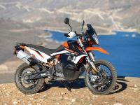KTM 890 Adventure R बाइक पाहिलीत का? कारपेक्षाही दमदार इंजिन अन् जबरदस्त फिचर्स - Marathi News | ktm 890 adventure r bike unveiled engine powerful than maruti suzuki alto 800 | Latest auto Photos at Lokmat.com