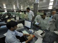 बँक खात्यात ५ लाखांपेक्षा जास्त रक्कम जमा असेल तर काय करायचं? नियम काय सांगतो वाचा... - Marathi News | saving account bank rule account holder can save upto 5 lakh | Latest national Photos at Lokmat.com