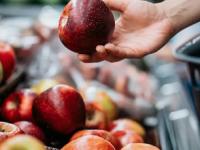 फळं खरेदी करताना ती आंबट आहेत की गोड हे ओळखण्याच्या 'खास' टिप्स! महागडी फळं घ्या निवडून.. - Marathi News | Kitchen Tips: 'Special' tips to identify whether fruits are sour or sweet when buying them! | Latest sakhi Photos at Lokmat.com