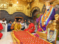 अभिनेत्री ज्योतिकाने गाठलं शिर्डी, साईबाबांच्या चरणी झाली नतमस्तक - Marathi News | South Indian Actress-producer Jyothika Saravanan Visits Sai Baba Samadhi | Latest filmy News at Lokmat.com अभिनेत्री ज्योतिकाने गाठलं शिर्डी, साईबाबांच्या चरणी झाली नतमस्तक - Marathi News | South Indian Actress-producer Jyothika Saravanan Visits Sai Baba Samadhi | Latest filmy News at Lokmat.com