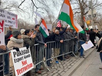 Pulwama Attack : न्यूयॉर्कमध्ये घुमल्या पाकिस्तान निषेधाच्या घोषणा, फडकला तिरंगा