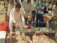 महानायक ज्येष्ठ अभिनेते दिलीपकुमार यांचे नाशिकशी ऋुणानुबंध - Marathi News | Mahanayak veteran actor Dilip Kumar's bond with Nashik | Latest filmy Photos at Lokmat.com