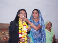 प्रेरणादायी! आईने दागिने गहाण ठेवून शिकवलं; लेकीने कष्टाचं सोनं केलं, झाली SDM - Marathi News | sdm nikita mandloi success story engineer left foreign job for mppsc jobs | Latest national Photos at Lokmat.com