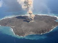 बाप रे बाप! इथे पुन्हा झाला ज्वालामुखीचा उद्रेक, लाव्हारस इतका निघाला की तयार झालं नवीन बेट... - Marathi News | Nishino shima volcano erupted in Japan, Size increases 11 times new island formed | Latest international Photos at Lokmat.com