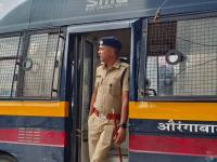 कोणाला स्वप्नातही वाटले नसेल! ज्या SP ऑफिसबाहेर भाजी विकली, त्याच ऑफिसमध्ये DSP होऊन आले - Marathi News | No one would have ever dreamed that! The same SP who sold vegetables outside his office became a DSP in the same office nitin bagate IPS Inspirational Story | Latest maharashtra Photos at Lokmat.com