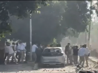 वेतनवाढीच्या मागणीवरून कामगार आक्रमक; वाहनांची तोडफोड आणि दगडफेक, नोएडातील घटना! - Marathi News | Noida Shocker: Workers Protest Turns Violent in Phase 2; Vehicles Vandalized, Stones Pelted | Latest uttar-pradesh News at Lokmat.com वेतनवाढीच्या मागणीवरून कामगार आक्रमक; वाहनांची तोडफोड आणि दगडफेक, नोएडातील घटना! - Marathi News | Noida Shocker: Workers Protest Turns Violent in Phase 2; Vehicles Vandalized, Stones Pelted | Latest uttar-pradesh News at Lokmat.com