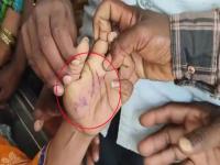 "स्वतःची काळजी घ्या बाबा"; हातावर 'ते' शब्द लिहून लेकीने आयुष्य संपवलं! नेमकं काय घडलं? - Marathi News | andhra-pradesh-teacher-madhavi-suicide-take-care-papa-message-blackmailing-case | Latest crime News at Lokmat.com