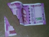 तुमच्याकडे फाटलेल्या, जळालेल्या किंवा रंग लागलेल्या नोटा आहेत ? अशाप्रकारे घ्या बदलून... - Marathi News | Torn, burnt or stained notes will also be replaced, learn the whole process | Latest national Photos at Lokmat.com