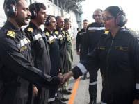 संरक्षणमंत्री निर्मला सीतारामन यांची आएनएस विक्रमादित्यला भेट - Marathi News | Defense Minister Nirmala Sitharaman visits ANS Vikramaditya | Latest national Photos at Lokmat.com