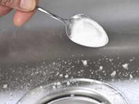 किचन सिंकमधून कुबट वास येतो? १० मिनिटांचा सोपा उपाय- सिंकमधून कधीच दुर्गंधी येणार नाही - Marathi News | how to get rid of odour or bad smell from sink, cleaning tips for sink | Latest sakhi Photos at Lokmat.com