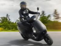 OLA Electric Scooter new Price: ओलाच्या ई स्कूटरच्या किंमतीत मोठी कपात; महाराष्ट्रात एवढ्याला मिळणार... - Marathi News | OLA Electric Scooter price slashed by 25000 in Maharashtra after EV subsidy live | Latest auto Photos at Lokmat.com