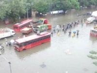 पावसाने केली मुंबई बंद - Marathi News | The rain has closed Mumbai | Latest mumbai Photos at Lokmat.com