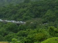 मुंबई पुणे एक्सप्रेस वे ठरतोय मृत्यूचा सापळा - Marathi News | The Mumbai-Pune Expressway leads to the trap of death | Latest maharashtra Photos at Lokmat.com