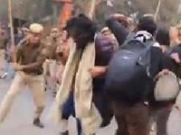दिल्लीत आरएसएस कार्यालयाबाहेर आंदोलकांना बेदम मारहाण