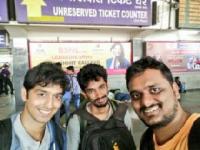 मुंबईच्या या तीन तरुणांची रेल्वेनं भारत परिक्रमा - Marathi News | The three youths of Mumbai are in the Indian parikrama | Latest national Photos at Lokmat.com
