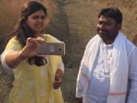 हौस म्हणून सेल्फी काढला नाही- पंकजा मुंडे