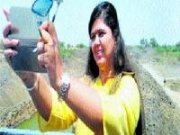 पंकजा यांचा दुष्काळ‘सेल्फी’