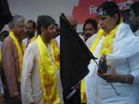 श्रीहरी अणेंनी फडकवला स्वतंत्र विदर्भाचा झेंडा - Marathi News | Independent Vidarbha flag flanked by Shrihari Anne | Latest nagpur Photos at Lokmat.com