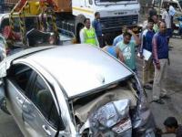 मुंबई - पुणे एक्स्प्रेस-वेवर अपघातामुळे वाहतुकीची कोंडी - Marathi News | Mumbai-Pune Express-Wave road accident due to accident | Latest maharashtra Photos at Lokmat.com