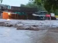 जळगाव जिल्ह्यातील चहार्डी गावात पूरस्थिती - Marathi News | Flooding in Chhurdi village of Jalgaon district | Latest maharashtra Photos at Lokmat.com