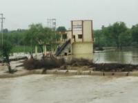 नांदेडमध्ये आसना नदीला मोठा पूर, अनेक लोक अडकले - Marathi News | A flood in Nanded floods, a lot of people got stuck | Latest maharashtra Photos at Lokmat.com