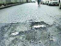 मुंबई - डॉ. आंबेडकर मार्गावर अजस्त्र खड्डे