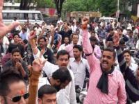 कोपर्डी प्रकरण : वाळूज महानगर बंदला उत्सफुर्त प्रतिसाद - Marathi News | Kopardi Case: The Vilazha Mahanagar Bandla euphemistically responded | Latest maharashtra Photos at Lokmat.com