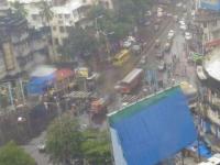 पावसामुळे मुंबईचा वेग मंदावला, रस्ते आणि लोकल सेवेवर परिणाम - Marathi News | Due to the rains, Mumbai's slowdown, road and local services resulted | Latest maharashtra Photos at Lokmat.com