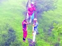 VIDEO : त्यांनी बांधल्या 'रोप वे'च्या सहाय्याने अंतराळात जन्माच्या गाठी...!
