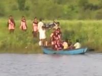 VIDEO- विद्यार्थ्यांचा शाळेसाठी नावेतून जीवघेणा प्रवास