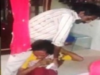 VIDEO : जन्मदात्या आईला पंख्याला लटकावलं, नराधम मुलाला अटक