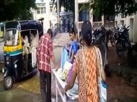 VIDEO: नातेवाईकांनाच करावी लागते रुग्णांची स्ट्रेचरवरून ने-आण!
