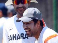 ट्विटरवरील सामन्यात सचिन तेंडूलकरच्या गोलंदाजीवर सेहवागचा षटकार - Marathi News | Sehwag's six over Sachin Tendulkar bowling in Twitter | Latest other-sports Photos at Lokmat.com