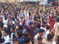 ठाणे : राम मारुती रोडवर तरुणाईने साजरी केली दिवाळी - Marathi News | Thane: Youth celebrates Diwali on Ram Maruti Road | Latest maharashtra Photos at Lokmat.com