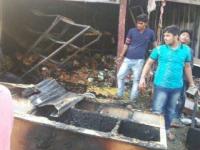नालासोपारा, विरारमधील दुकानांना आग, लाखोंचं सामान भस्मसात - Marathi News | Fire at the shops of Nalasopara, Virar, fire up millions of items | Latest maharashtra Photos at Lokmat.com