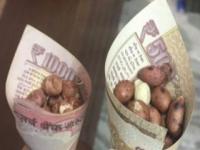 500 आणि 1000च्या नोटांची सोशल मीडियावरून खिल्ली ! - Marathi News | 500 and 1000 notes on social media! | Latest maharashtra Photos at Lokmat.com