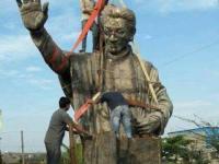 शिवसेनाप्रमुख बाळासाहेब ठाकरेंचा पुतळा कल्याणमध्ये दाखल - Marathi News | Shiv Sena chief Balasaheb Thackeray's statue is in Kalyan | Latest thane Photos at Lokmat.com