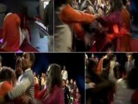 लाईव्ह शो दरम्यान स्वामी ओमला लाथाबुक्क्यांचा प्रसाद - Marathi News | Prasad of Swami Ola Lathu Bukka during a live show | Latest filmy Photos at Lokmat.com
