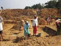 बजेटमध्ये मनरेगा योजनेसाठीच्या तरतुदी - Marathi News | Provisions for the MNREGA scheme in budget | Latest national Photos at Lokmat.com