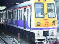 उपनगरातील रेल्वेचा प्रवास धोक्याच्या ‘ट्रॅकवर’ - Marathi News | Travel to suburban railway tracks on 'track' | Latest maharashtra Photos at Lokmat.com