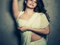 'या' बॉलिवूड अभिनेत्रींना आवडते नेकेड झोपायला - Marathi News | 'These' Bollywood actresses love to sleep nicad | Latest filmy Photos at Lokmat.com