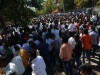 हिंसक जमावाला रोखण्यासाठी नाशिकमध्ये हवेत गोळीबार - Marathi News | Firing in the air in Nashik to stop the violent mob | Latest maharashtra Photos at Lokmat.com