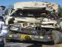 ट्रक व टेम्पोच्या धडकेत तीन जणांचा जागीच मृत्यू - Marathi News | Three people die on the spot in trucks and tempo | Latest maharashtra Photos at Lokmat.com