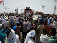 स्वतंत्र विदर्भासाठी रेल रोको आंदोलन - Marathi News | Rail Roko movement for independent Vidarbha | Latest maharashtra Photos at Lokmat.com