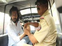 अभिनेता रितेश देशमुख पोलिसांच्या ताब्यात! - Marathi News | Actor Ritesh Deshmukh in police custody! | Latest filmy Photos at Lokmat.com