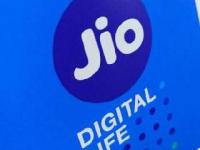 JIO ची नव्या रुपात पुन्हा जुनीच ऑफर - Marathi News | Jio's new look again offers a new look | Latest maharashtra Photos at Lokmat.com